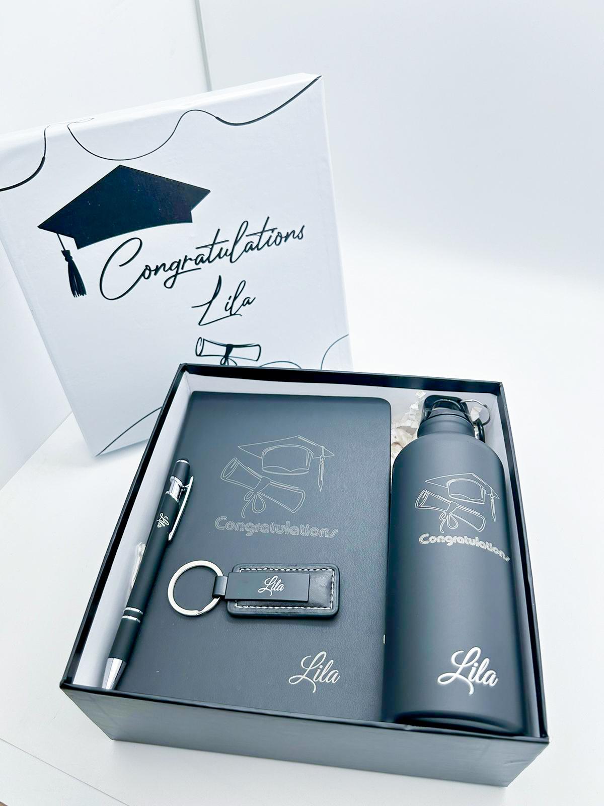 Set de graduación con botella, libreta, pluma y llavero personalizados